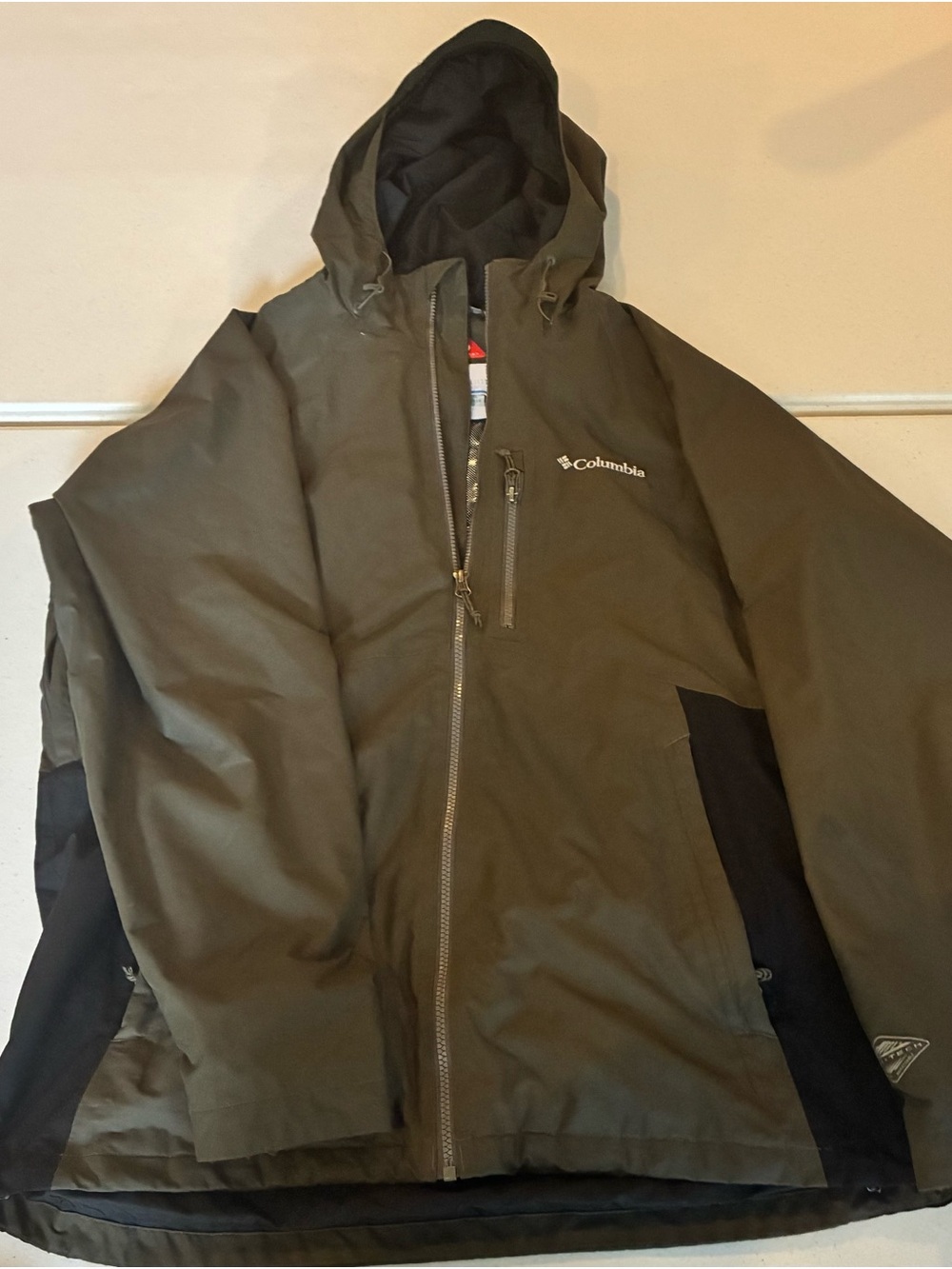 Columbia Men's Hooded Rain Jacket in Olive and Black